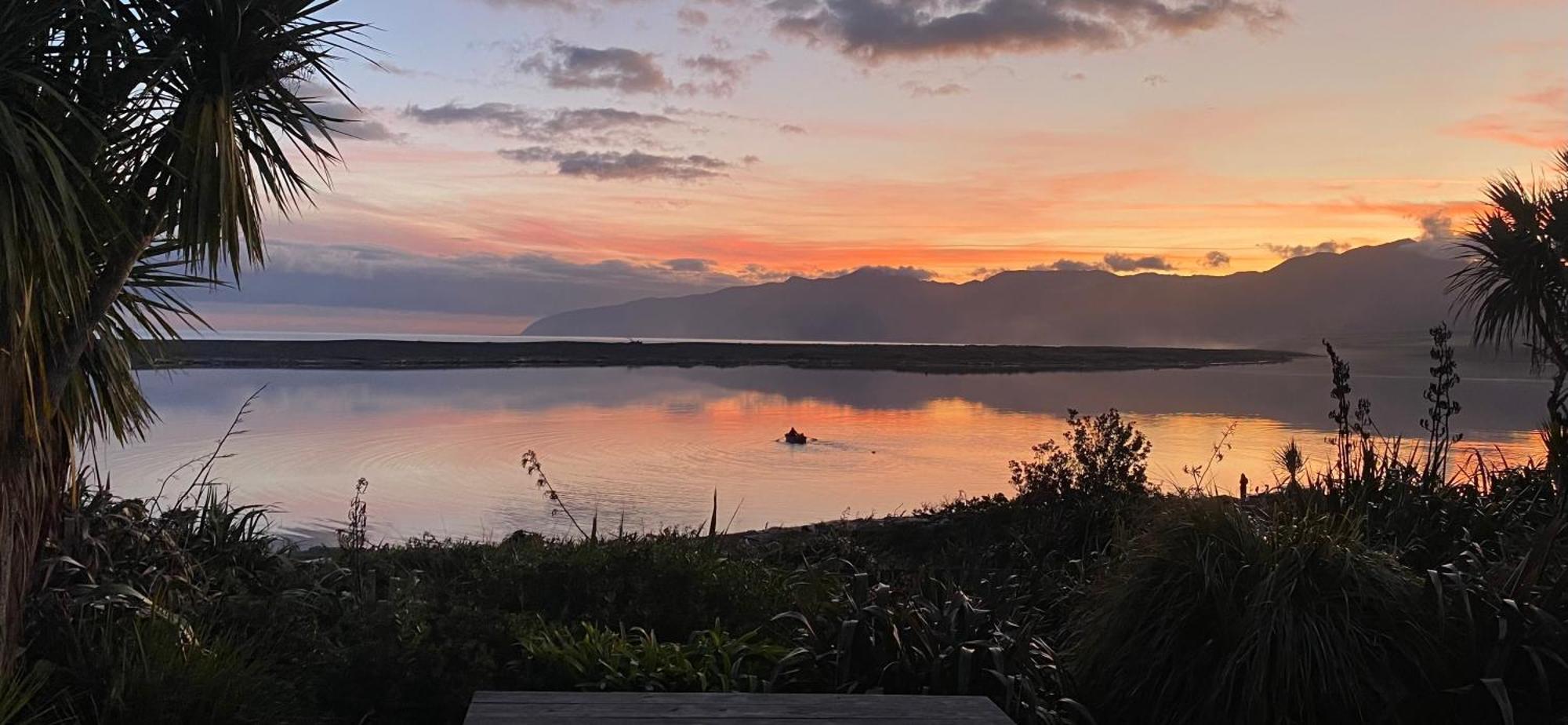 Lake Ferry Hotel Villas Pirinoa Kültér fotó